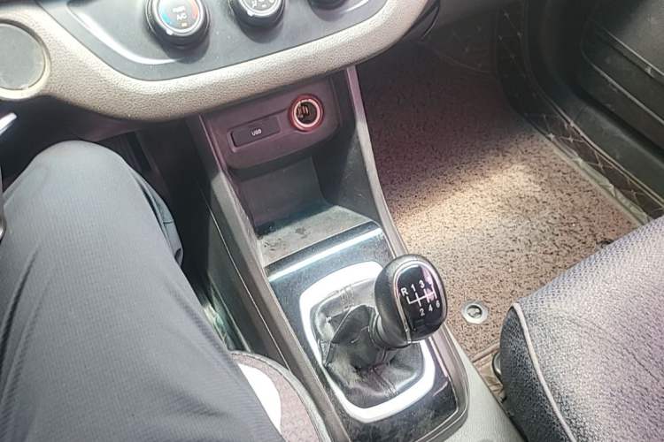 Used Baojun 310W 2017 1.5L Manual Comfort Version China V Gear Lever