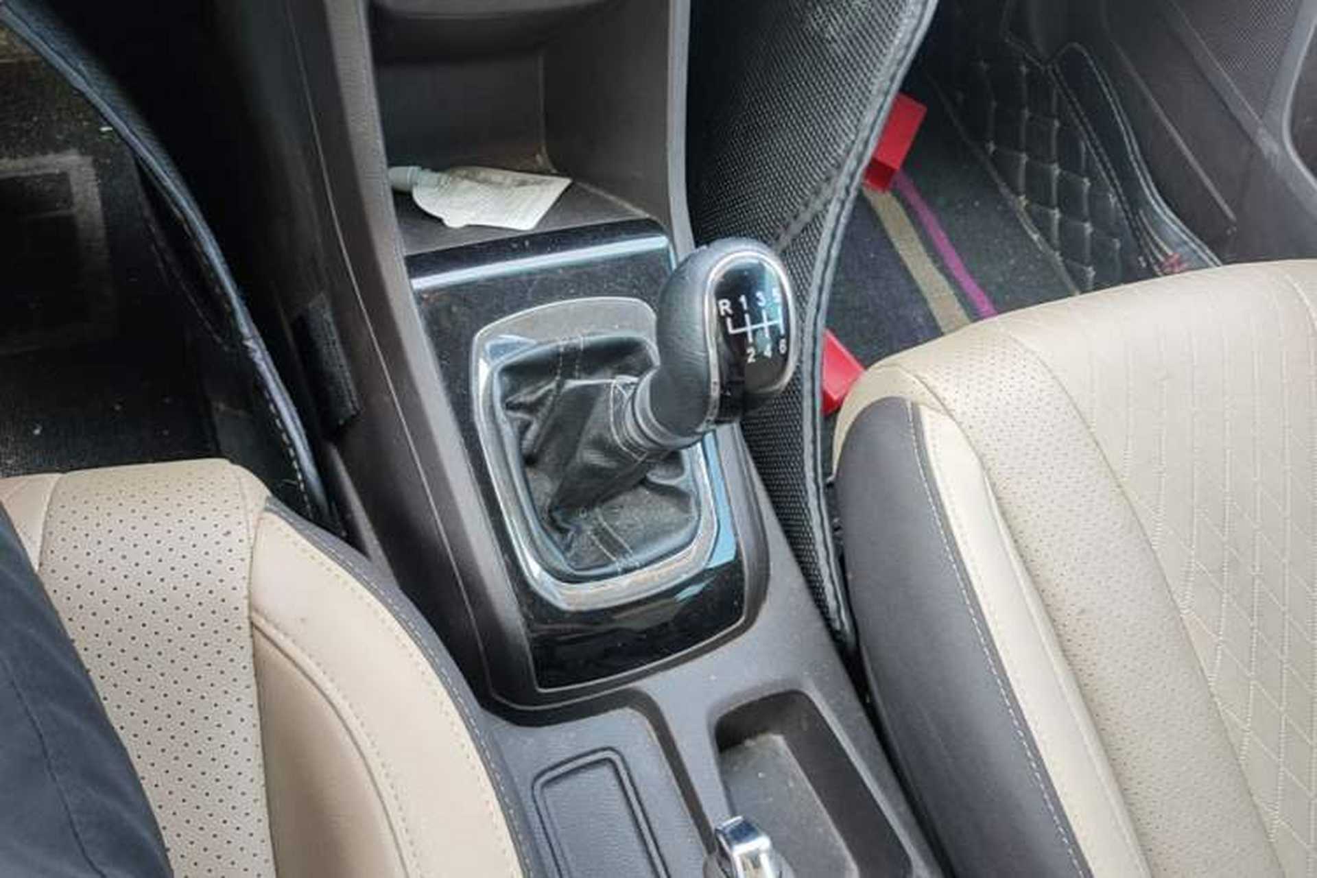Used Baojun 310W 2017 1.5L Manual Fashion Model China V Gear Lever