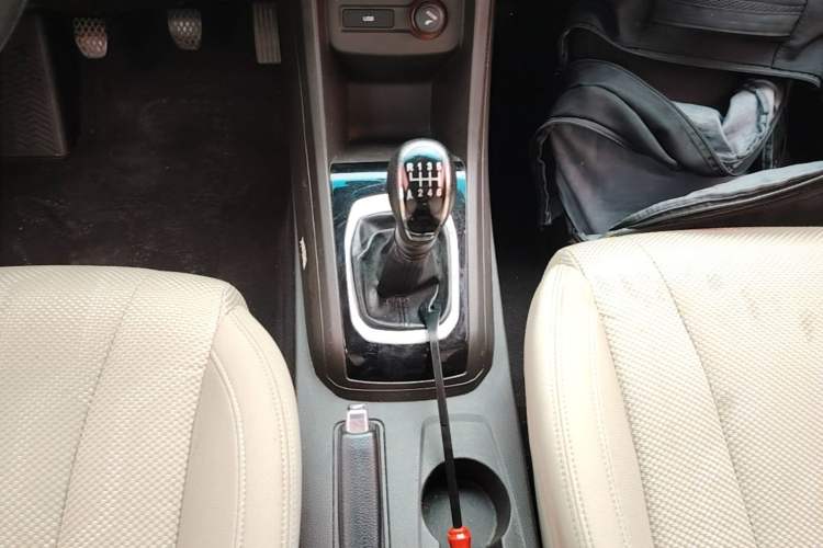 Used Baojun 310W 2017 1.5L Manual Comfort Version China V Gear Lever