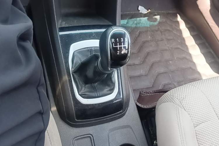 Used Baojun 310W 2017 1.5L Manual Comfort Version China V Gear Lever