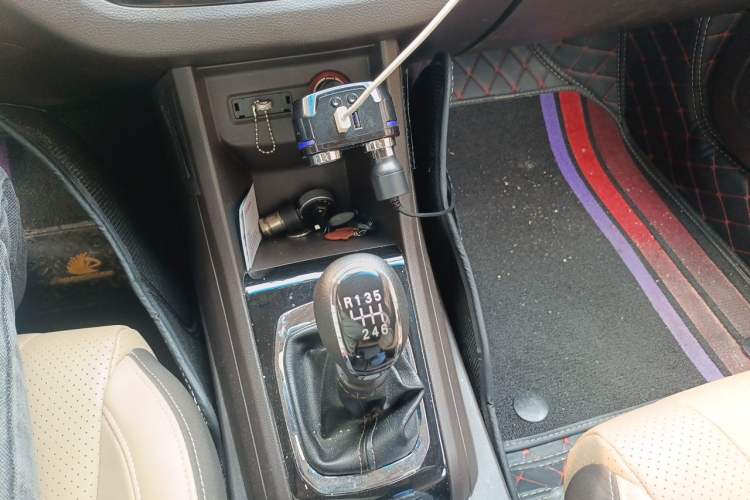 Used Baojun 310W 2017 1.5L Manual Fashion Edition China VI Gear Lever