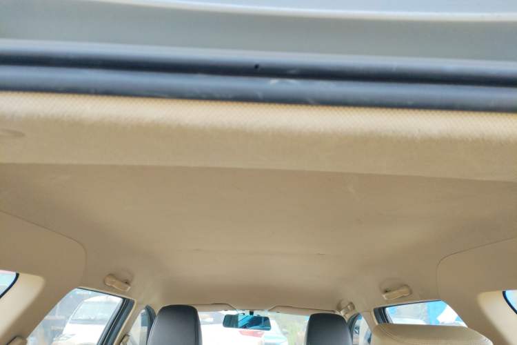 Used Baojun 310W 2017 1.5L Manual Fashion Model China V Headliner