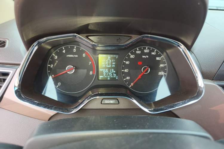 Used Baojun 310W 2017 1.5L Manual Fashion Model China V Instrument Cluster