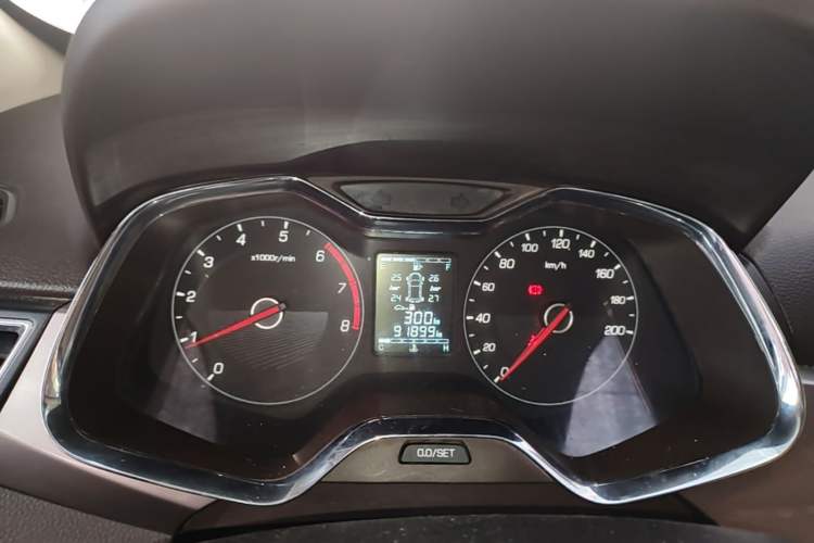 Used Baojun 310W 2017 1.5L Manual Fashion Model China V Instrument Cluster