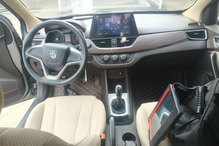 Used Baojun 310W 2017 1.5L Manual Comfort Version China V Interior 1