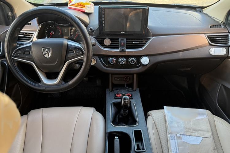 Used Baojun 310W 2017 1.5L Manual Fashion Model China V Interior 1