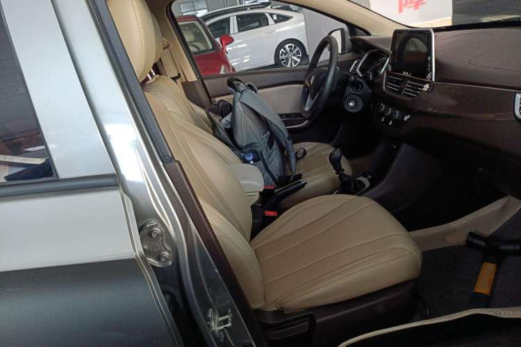 Used Baojun 310W 2017 1.5L Manual Comfort Version China V Interior 1