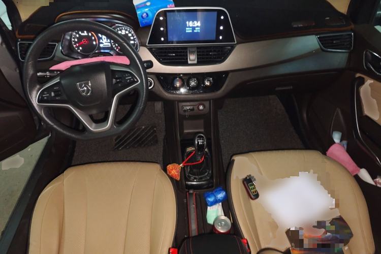 Used Baojun 310W 2017 1.5L Manual Luxury Version China VI Interior 2