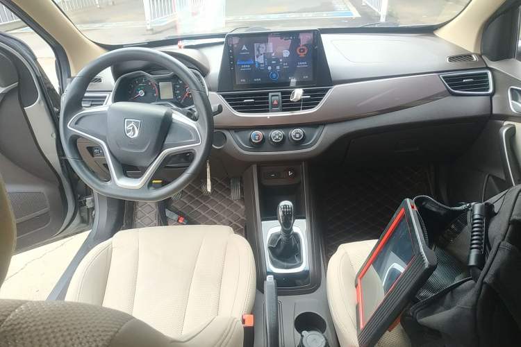 Used Baojun 310W 2017 1.5L Manual Comfort Version China V Interior 2