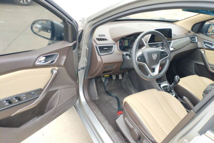 Used Baojun 310W 2017 1.5L Manual Fashion Model China V Interior 3