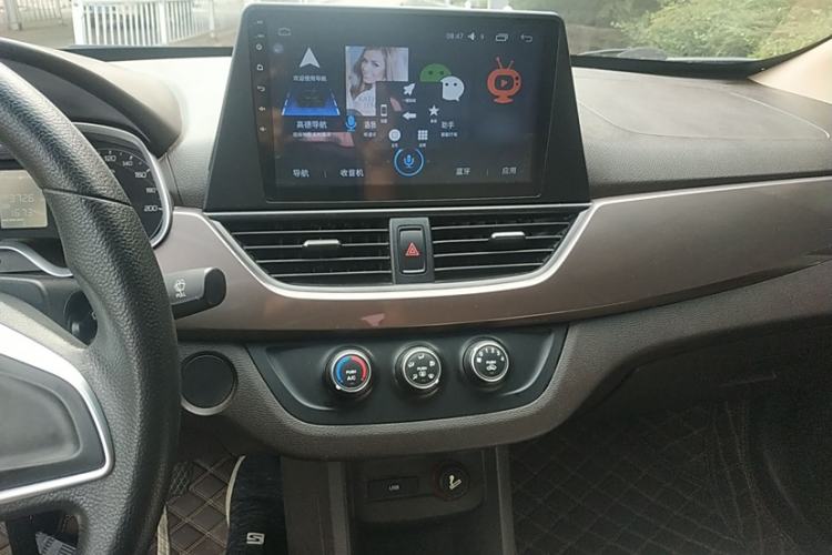 Used Baojun 310W 2017 1.5L Manual Comfort Version China V Interior 3