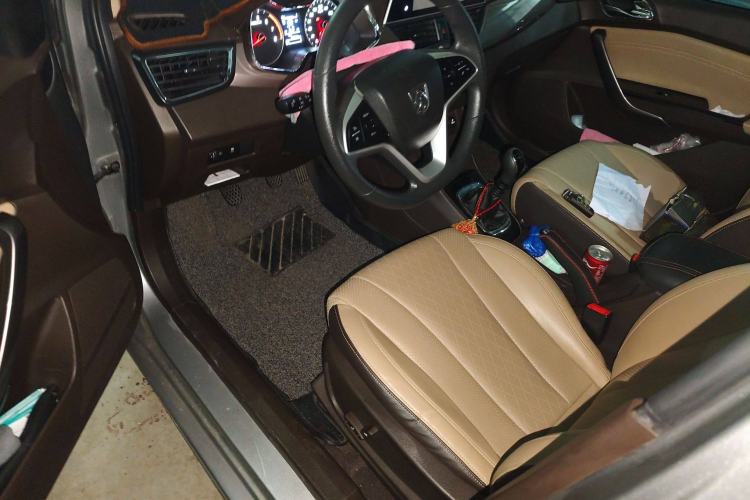 Used Baojun 310W 2017 1.5L Manual Luxury Version China VI Interior 3