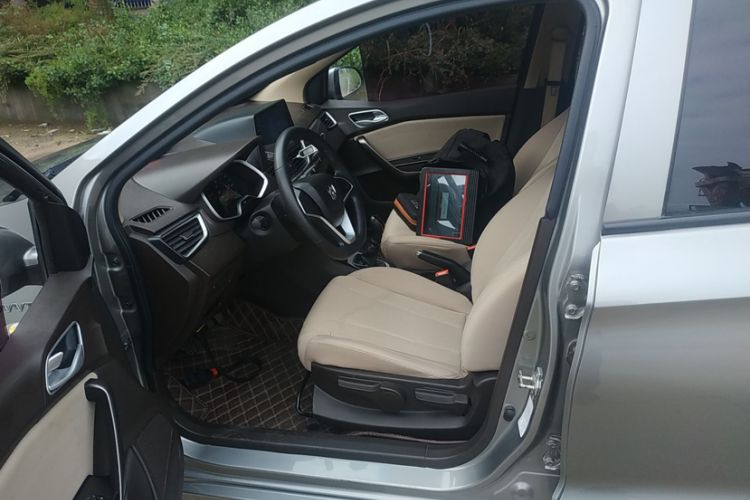 Used Baojun 310W 2017 1.5L Manual Comfort Version China V Interior 5