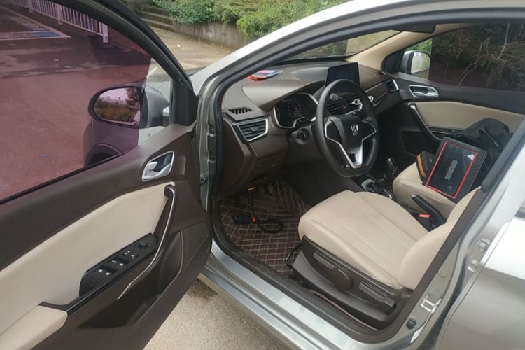 Used Baojun 310W 2017 1.5L Manual Comfort Version China V Interior 6
