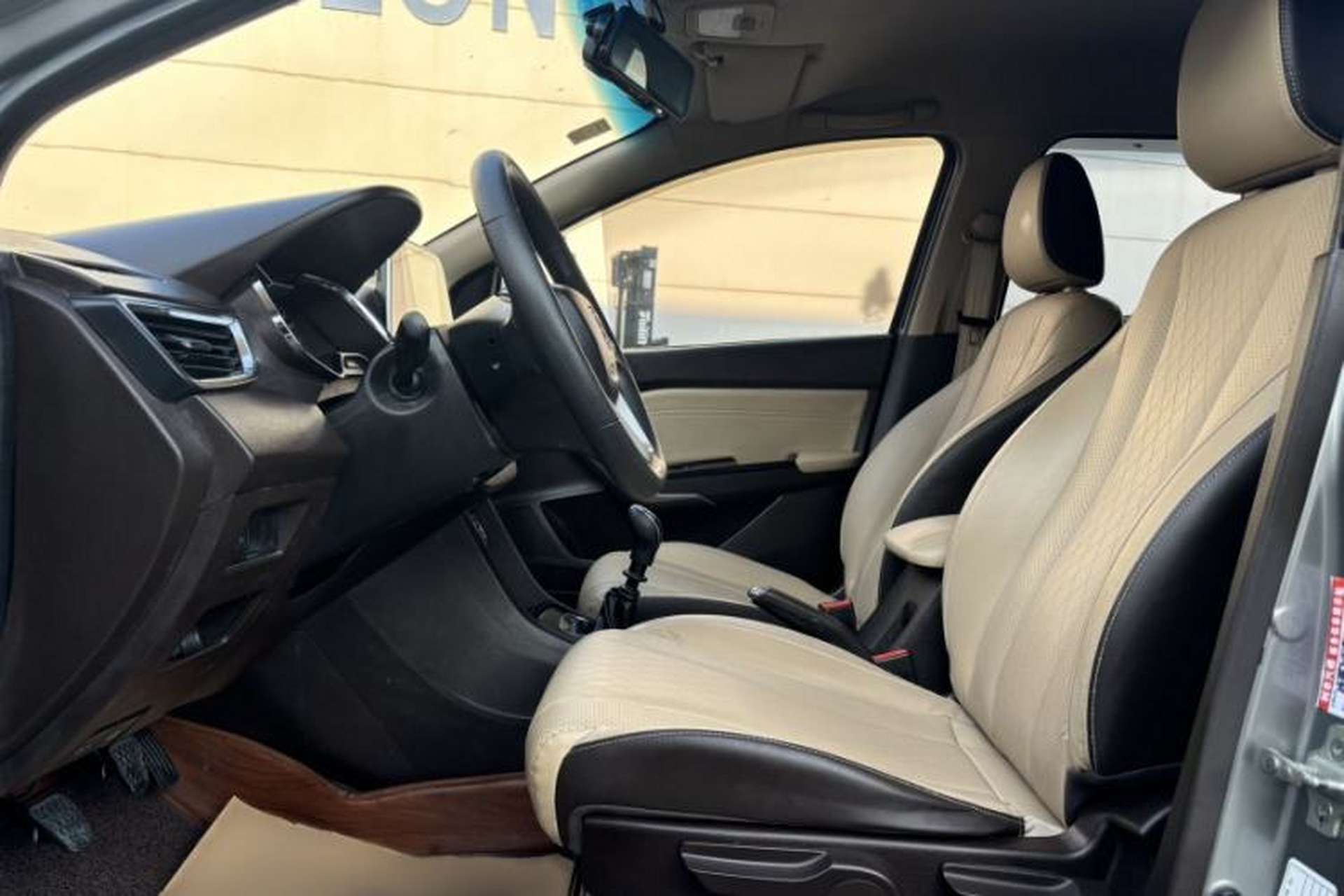 Used Baojun 310W 2017 1.5L Manual Fashion Model China V Interior 6
