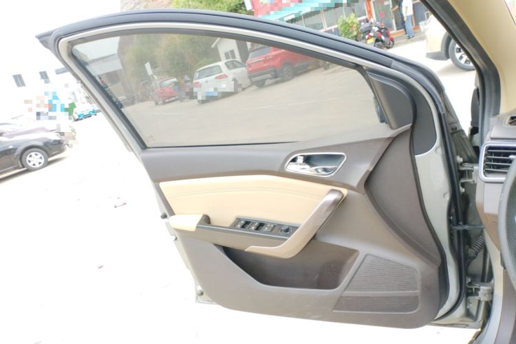 Used Baojun 310W 2017 1.5L Manual Fashion Model China V Interior 7