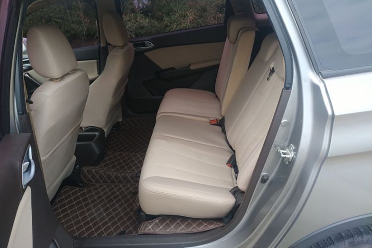 Used Baojun 310W 2017 1.5L Manual Comfort Version China V Interior 7