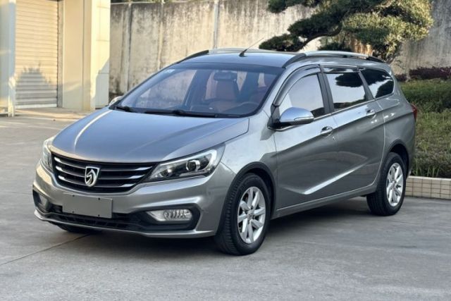 Used Baojun 310W 2017 1.5L Manual Fashion Model China V