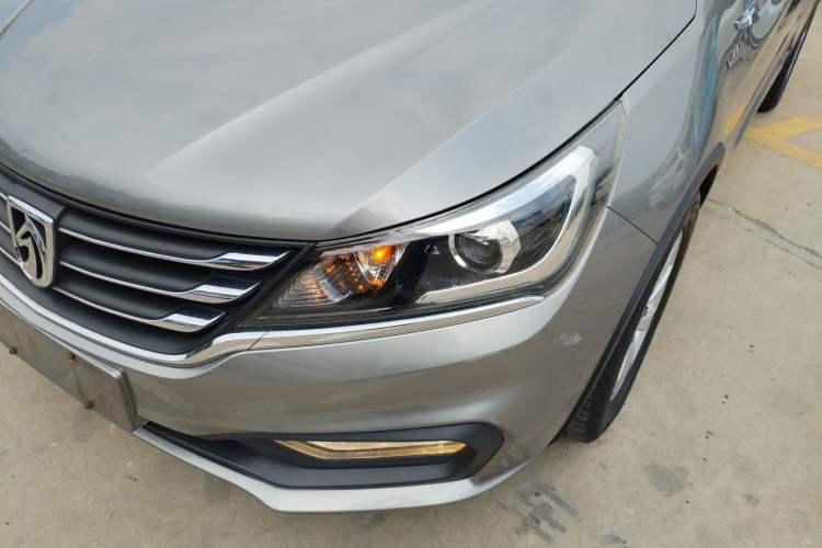 Used Baojun 310W 2017 1.5L Manual Fashion Model China V Left Front Headlight