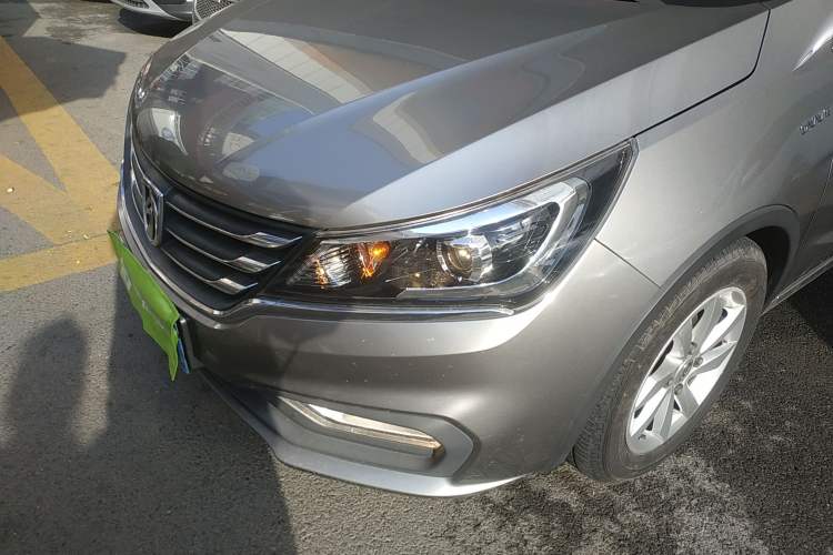 Used Baojun 310W 2017 1.5L Manual Fashion Model China V Left Front Headlight