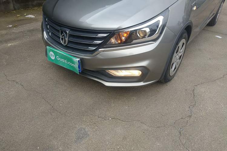 Used Baojun 310W 2017 1.5L Manual Comfort Version China V Left Front Headlight
