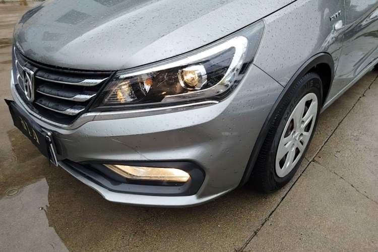Used Baojun 310W 2017 1.5L Manual Comfort Version China V Left Front Headlight