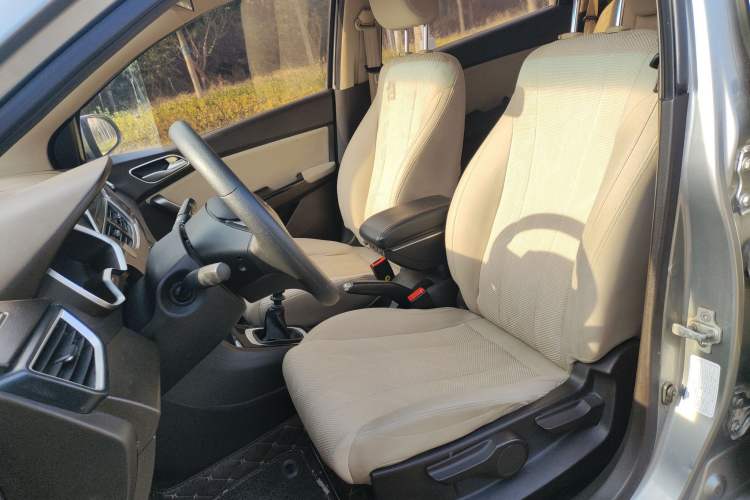 Used Baojun 310W 2017 1.5L Manual Comfort Version China V Left Front Seat