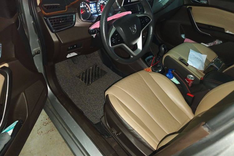 Used Baojun 310W 2017 1.5L Manual Luxury Version China VI Left Front Seat