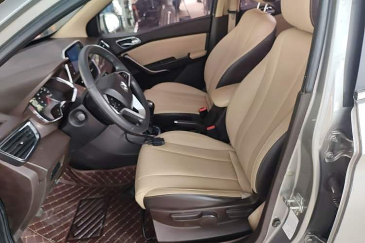 Used Baojun 310W 2017 1.5L Manual Fashion Model China V Left Front Seat