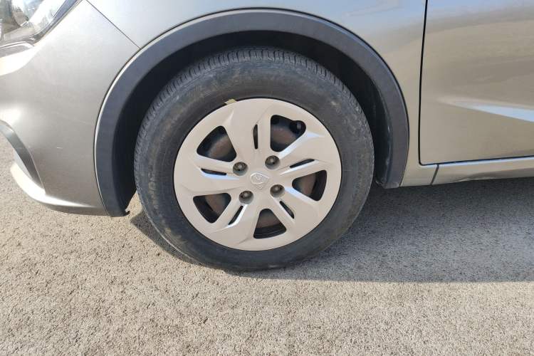 Used Baojun 310W 2017 1.5L Manual Comfort Version China V Left Front Wheel Hub