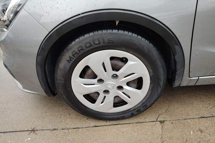 Used Baojun 310W 2017 1.5L Manual Comfort Version China V Left Front Wheel Hub