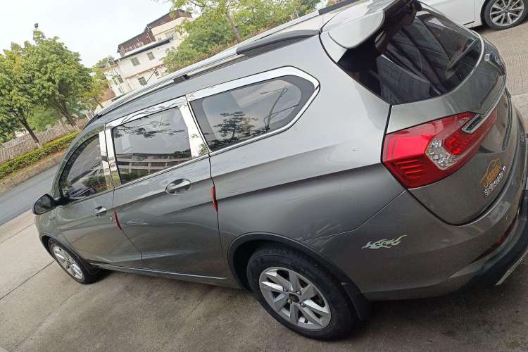 Used Baojun 310W 2017 1.5L Manual Fashion Model China V Left Side