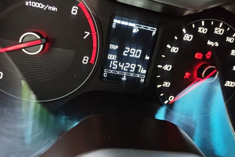 Used Baojun 310W 2017 1.5L Manual Comfort Version China V Odometer Close Up