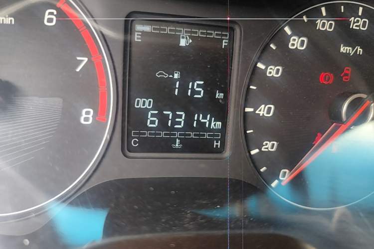 Used Baojun 310W 2017 1.5L Manual Comfort Version China V Odometer Close Up