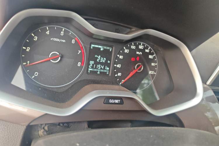 Used Baojun 310W 2017 1.5L Manual Comfort Version China V Odometer Close Up