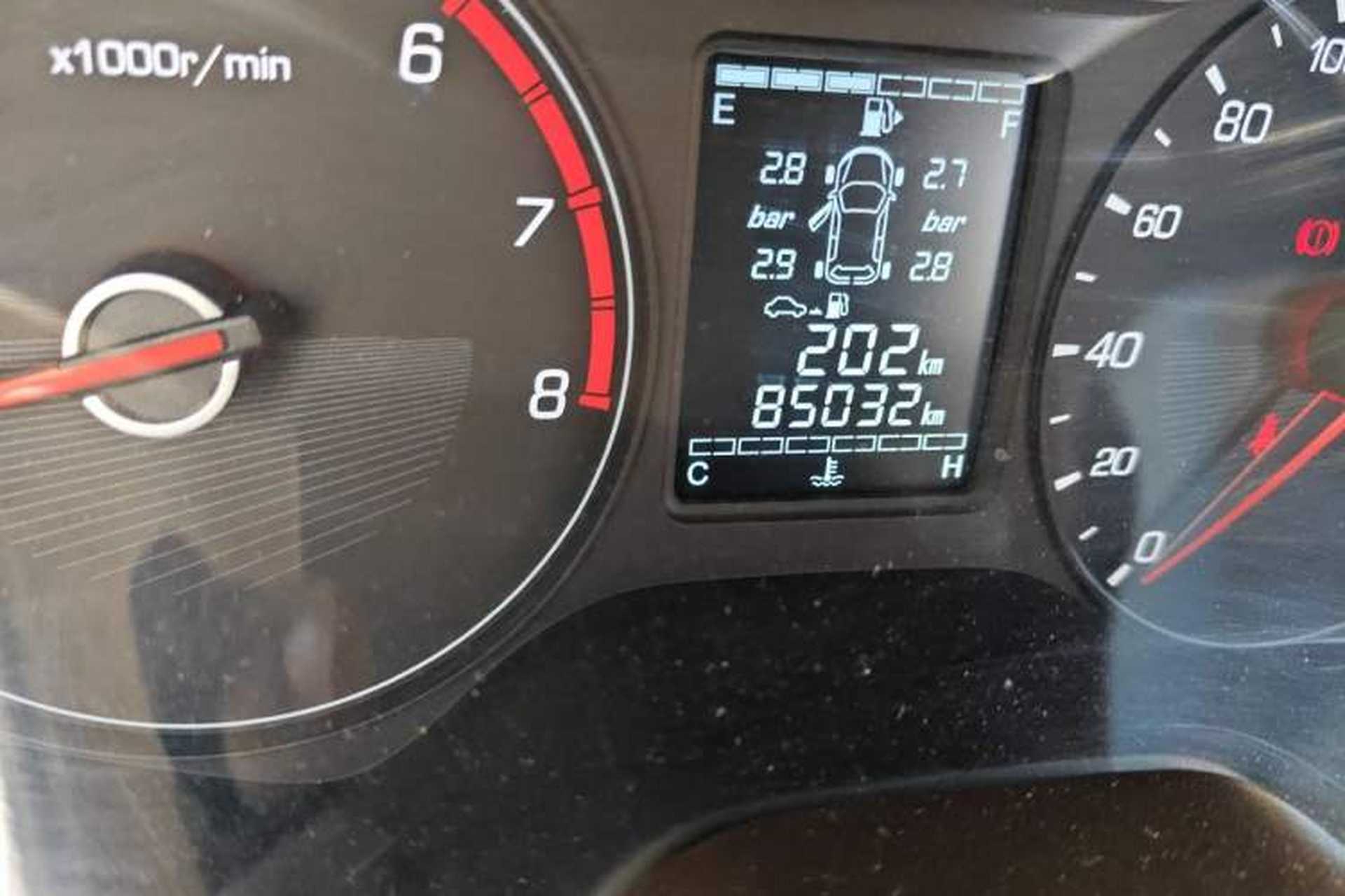 Used Baojun 310W 2017 1.5L Manual Fashion Edition China VI Odometer Close Up