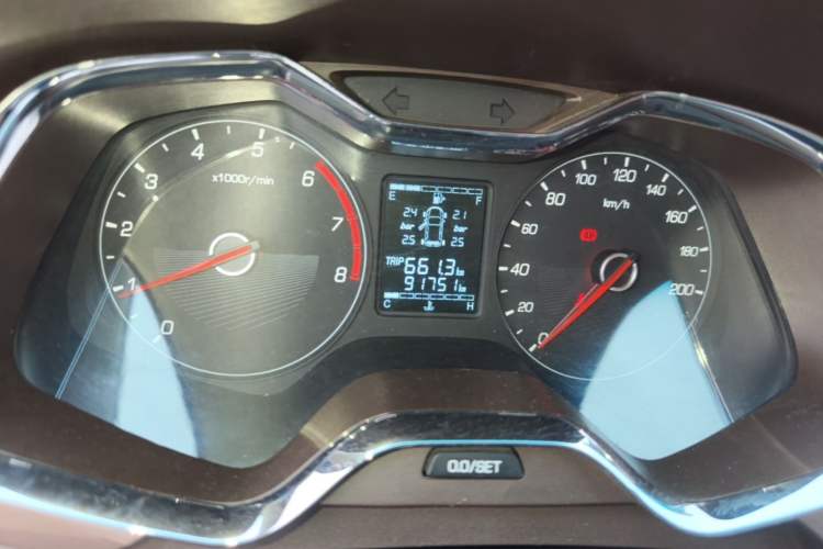 Used Baojun 310W 2017 1.5L Manual Fashion Model China V Odometer Close Up
