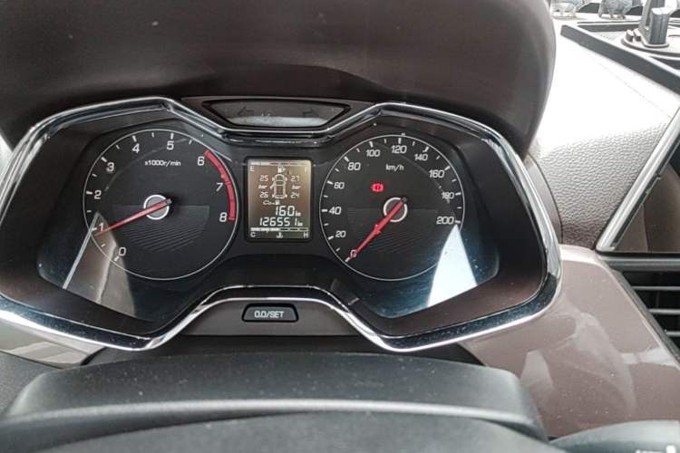 Used Baojun 310W 2017 1.5L Manual Fashion Model China V Odometer Close Up