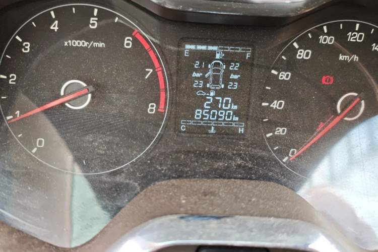 Used Baojun 310W 2017 1.5L Manual Fashion Model China V Odometer Close Up