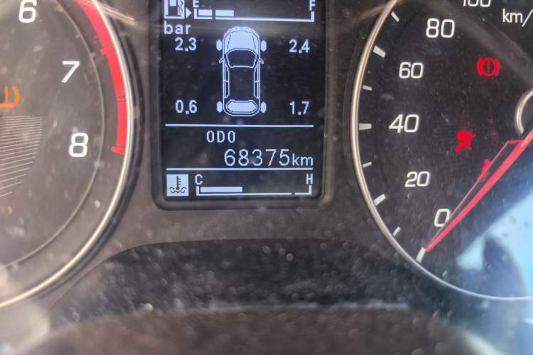 Used Baojun 310W 2017 1.5L Manual Luxury Edition China V Odometer Close Up