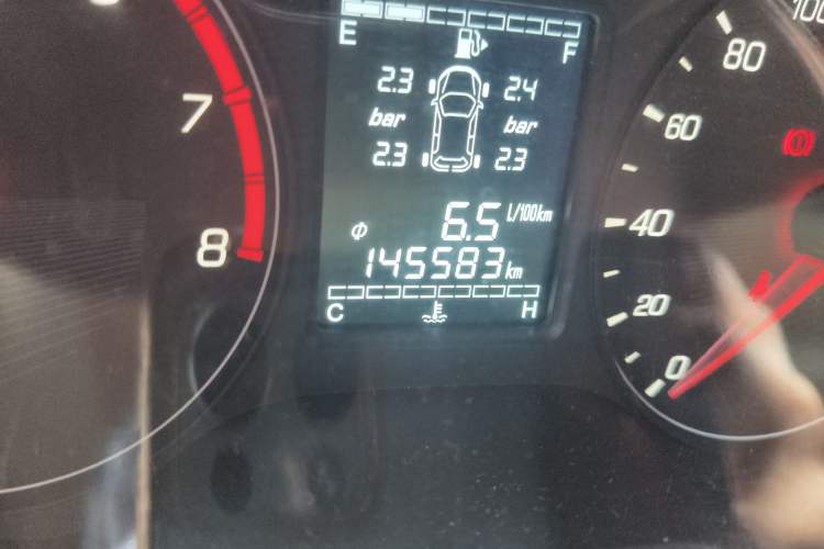 Used Baojun 310W 2017 1.5L Manual Fashion Model China V Odometer Close Up
