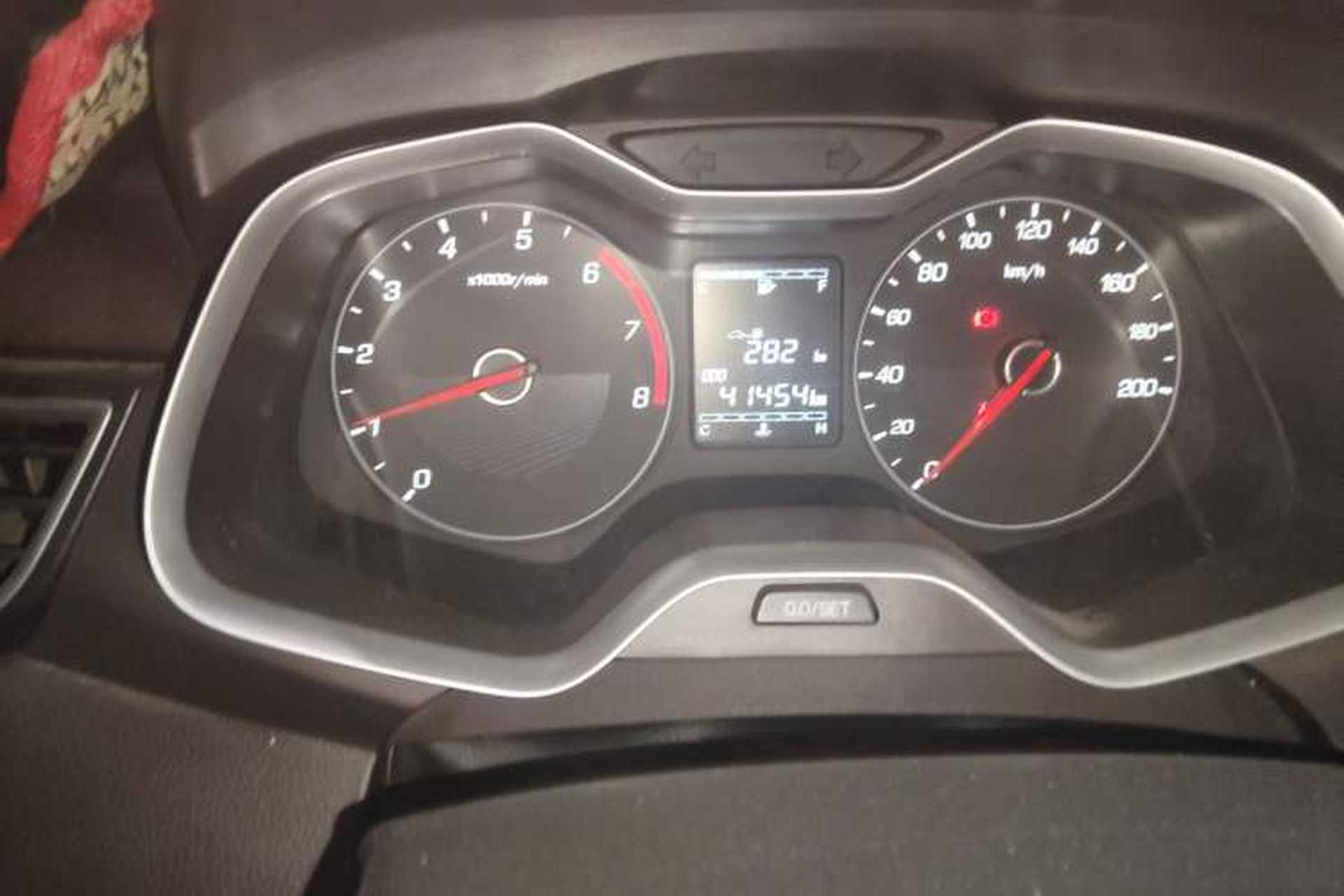 Used Baojun 310W 2017 1.5L Manual Comfort Version China V Odometer Close Up