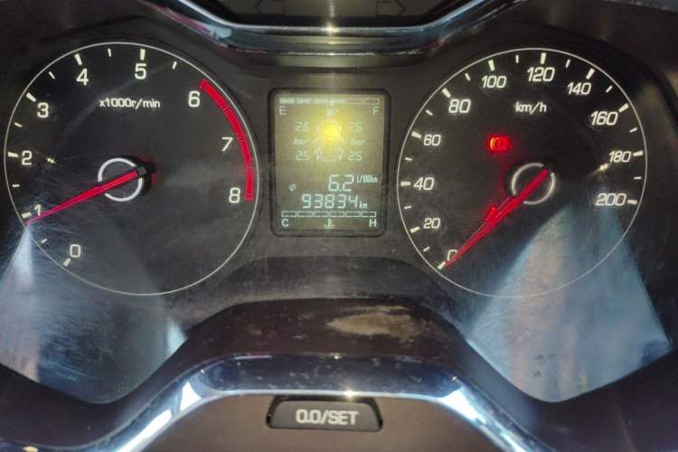 Used Baojun 310W 2017 1.5L Manual Fashion Model China V Odometer Close Up