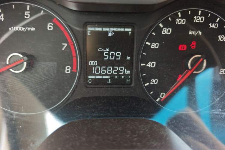 Used Baojun 310W 2017 1.5L Manual Comfort Version China V Odometer Close Up