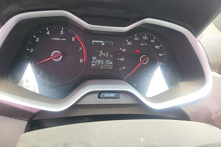 Used Baojun 310W 2017 1.5L Manual Comfort Version China V Odometer Close Up