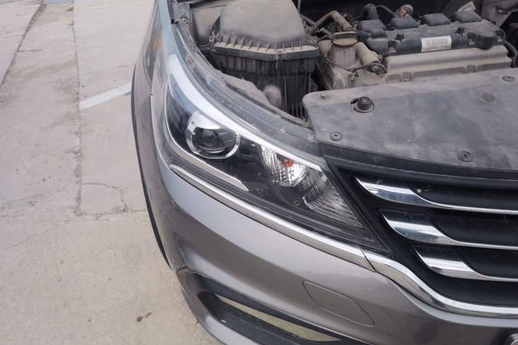 Used Baojun 310W 2017 1.5L Manual Fashion Model China V Right Front Headlight