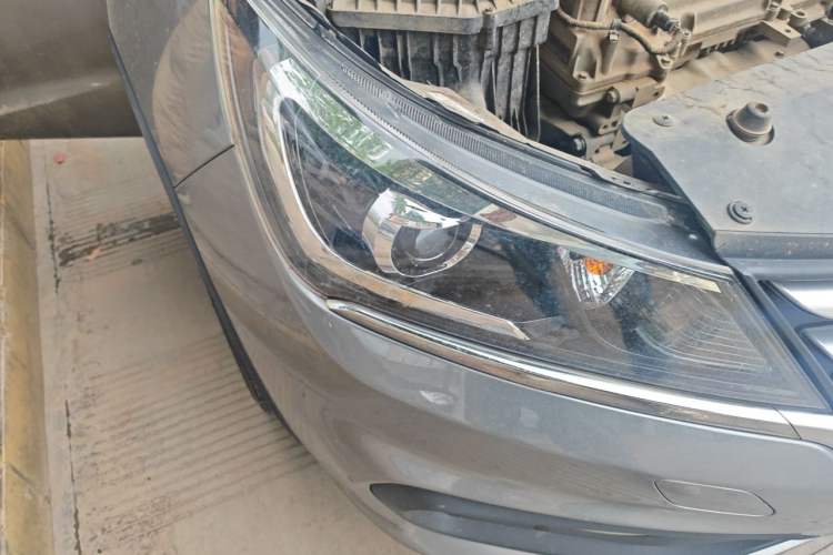 Used Baojun 310W 2017 1.5L Manual Comfort Version China V Right Front Headlight