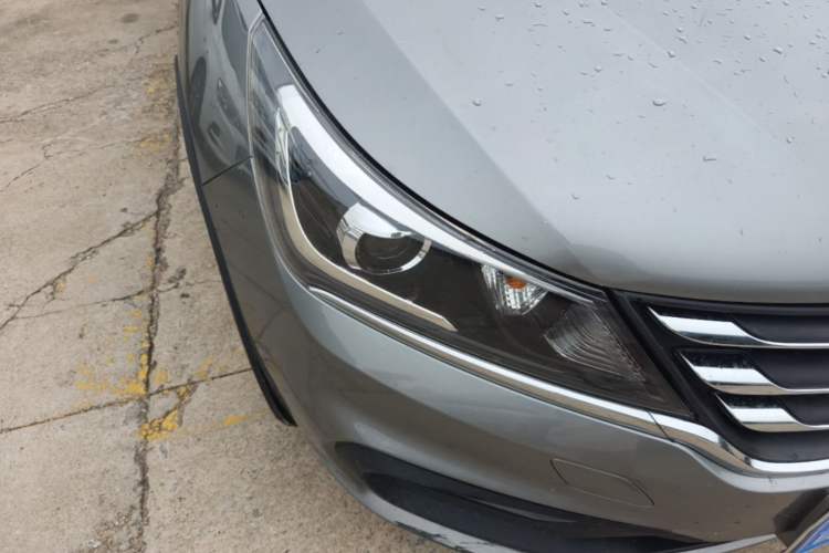 Used Baojun 310W 2017 1.5L Manual Fashion Model China V Right Front Headlight