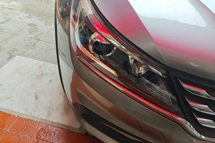 Used Baojun 310W 2017 1.5L Manual Fashion Model China V Right Front Headlight
