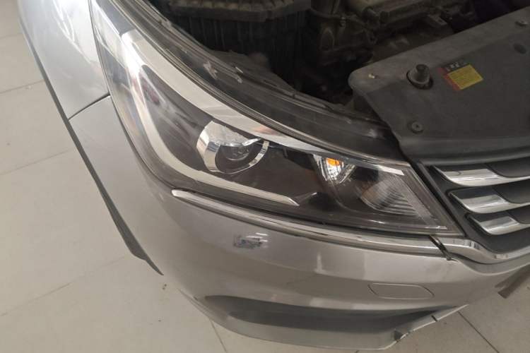 Used Baojun 310W 2017 1.5L Manual Comfort Version China V Right Front Headlight